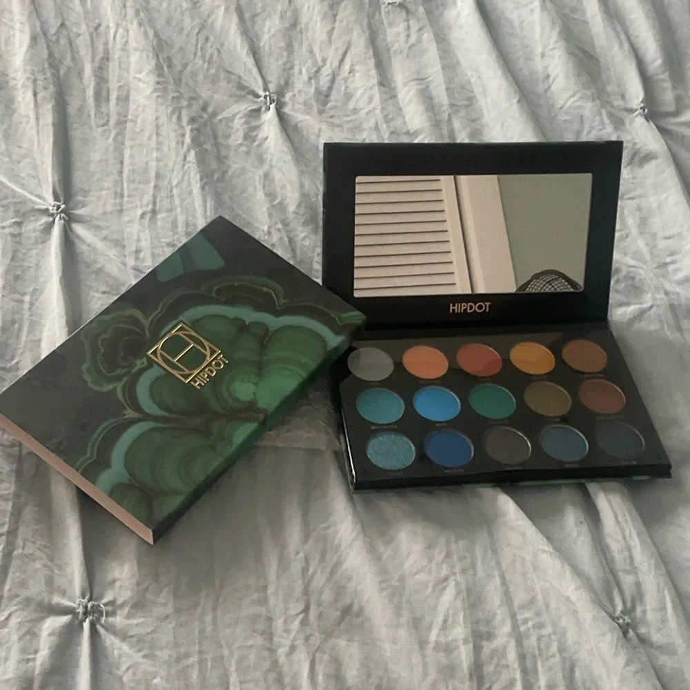 NEW Hipdot Eyeshadow Palette
